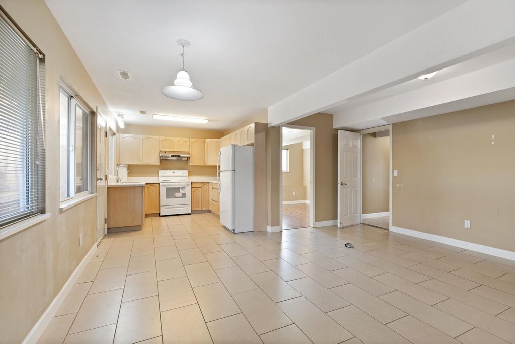 listing image 1104117354859623646