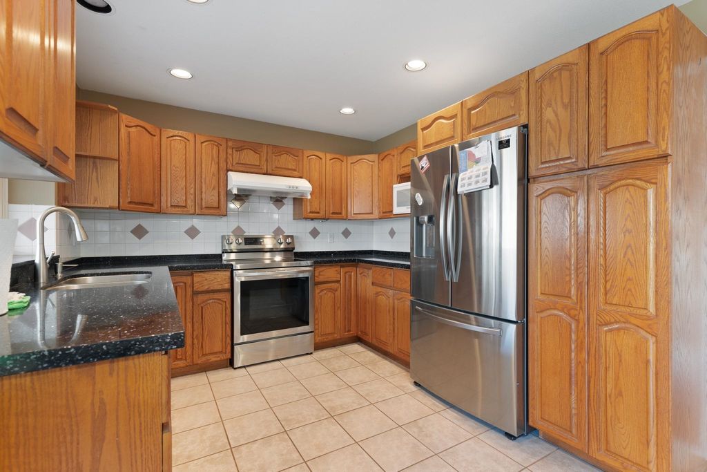 listing image 1101691069088577993