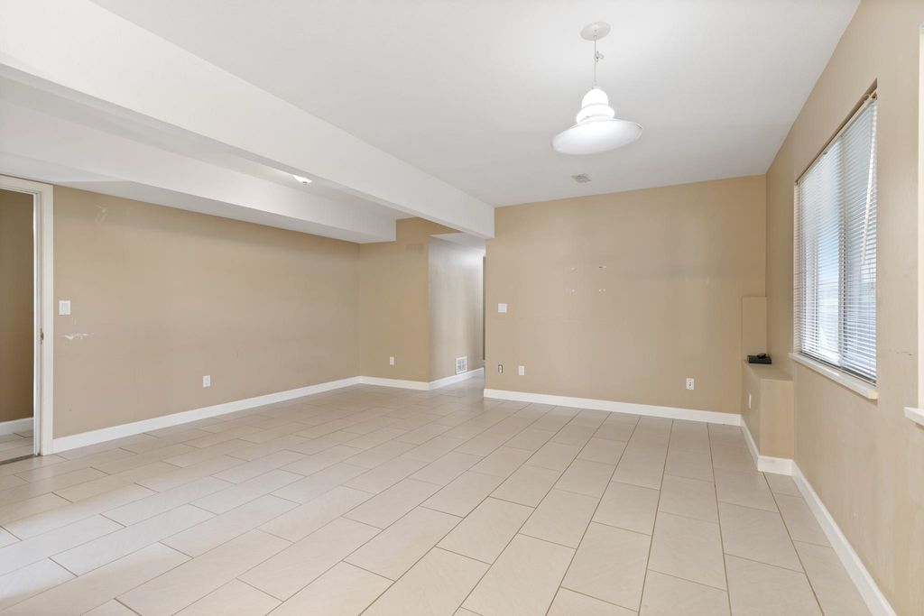 listing image 1102826968533030420