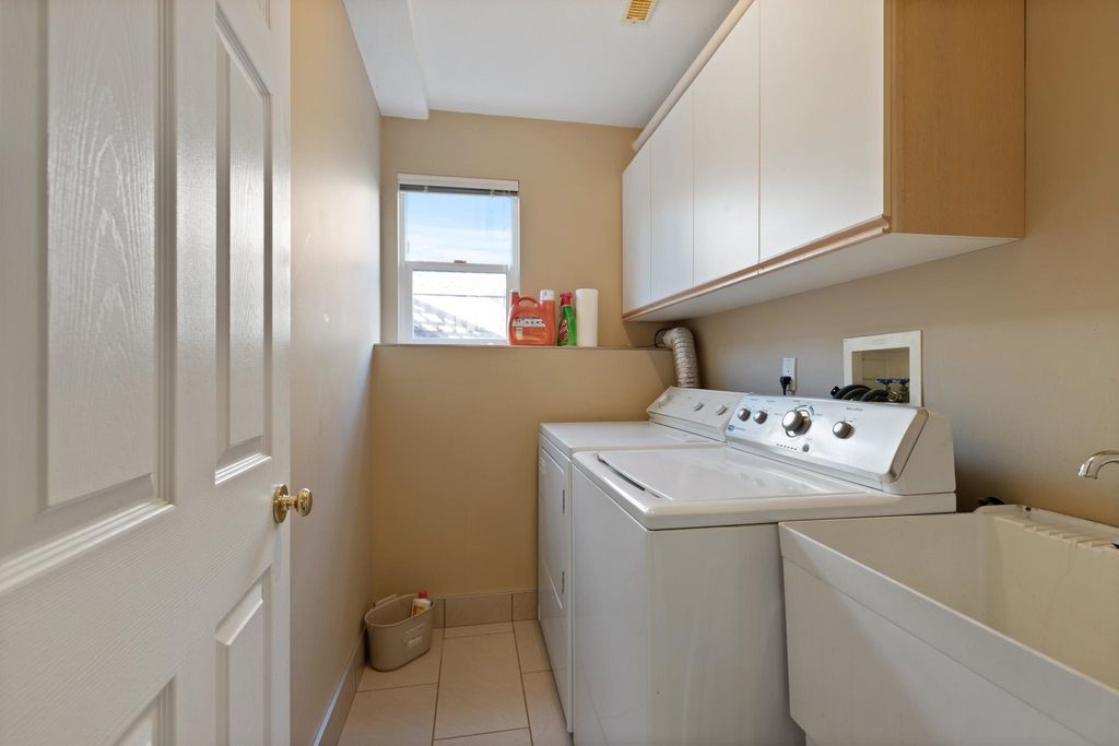 listing image 1104051789297286666