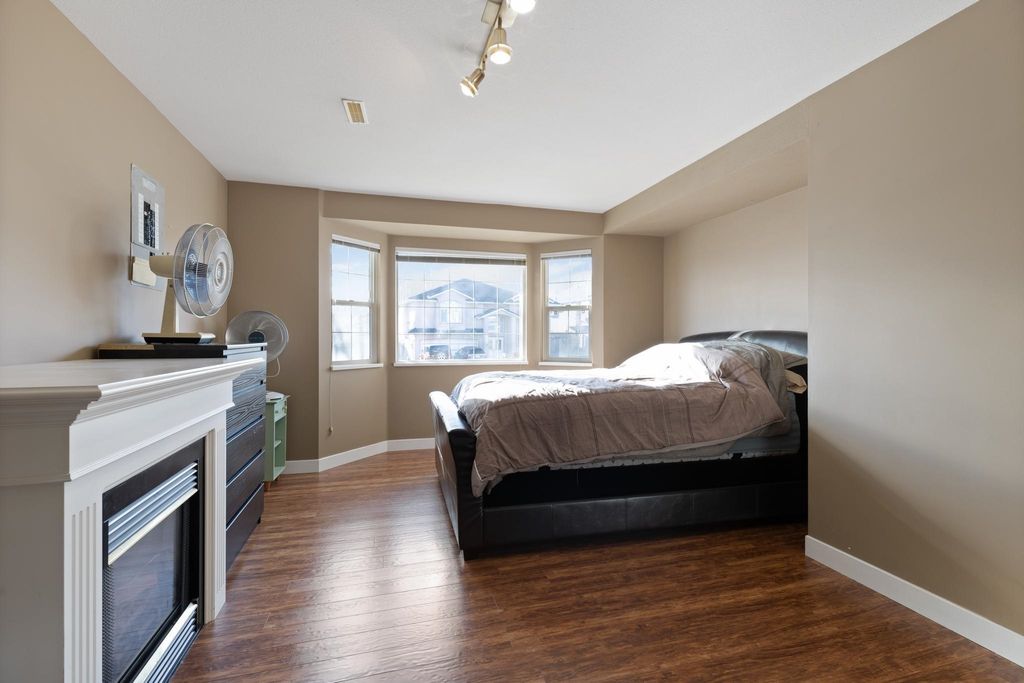 listing image 1106457957794187565