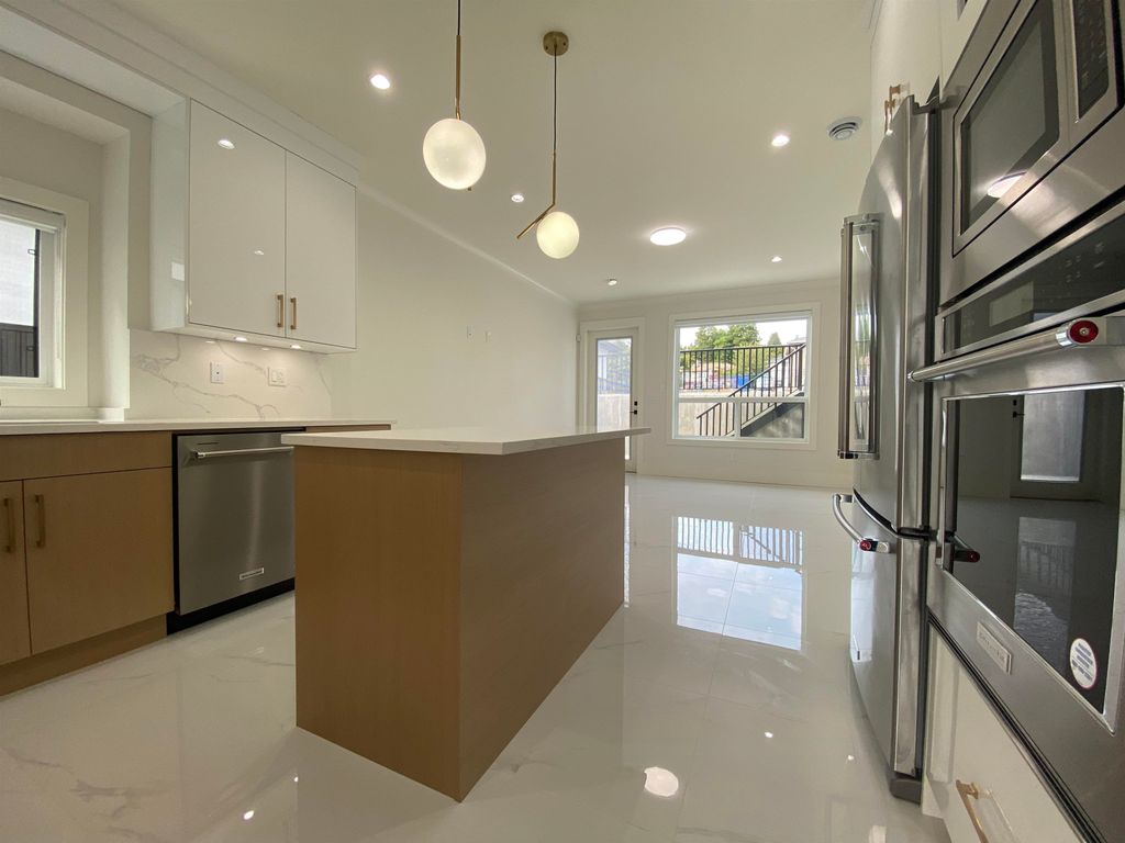 listing image 1100561928918645103