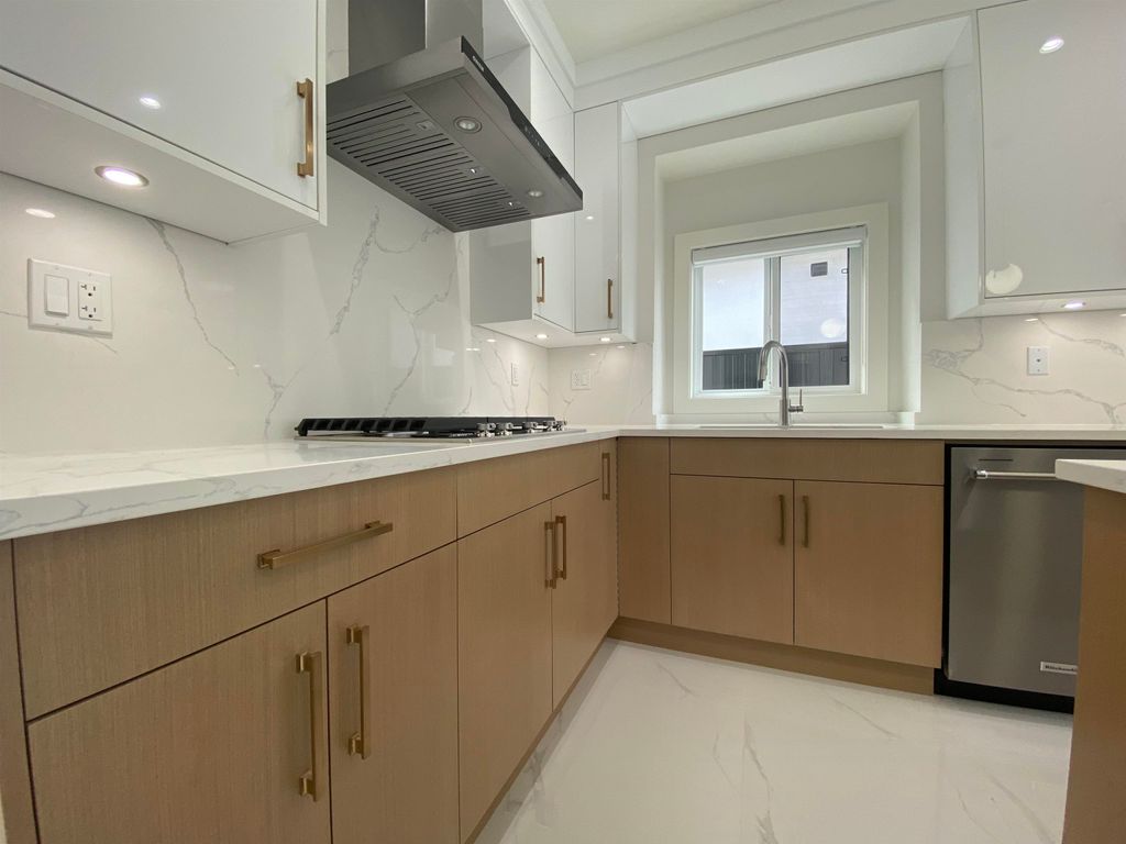 listing image 1102028395983193383