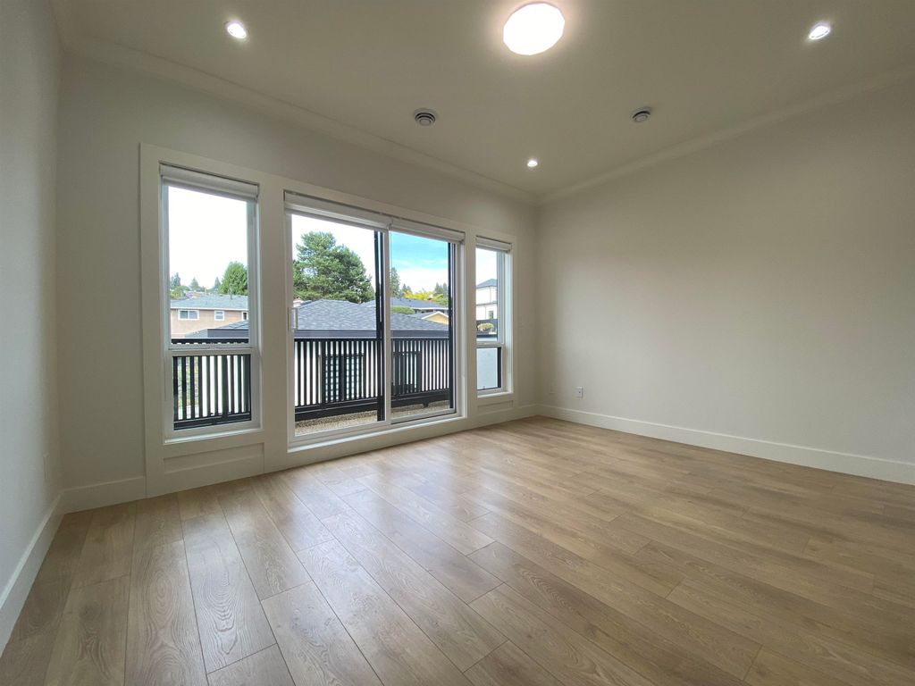 listing image 1102709806418154208