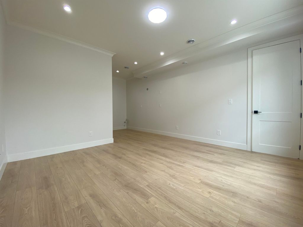 listing image 1100402370321406324