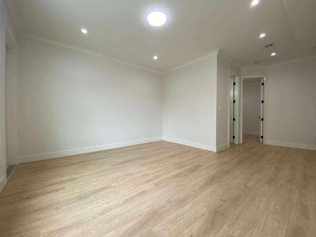 listing image 1103793983167206300