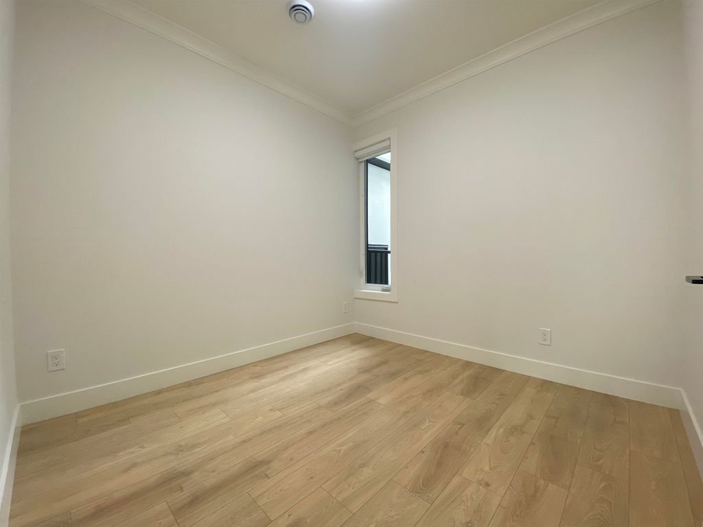 listing image 1103160163773796833