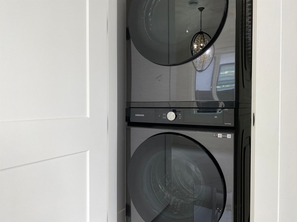 listing image 1103456706963473995