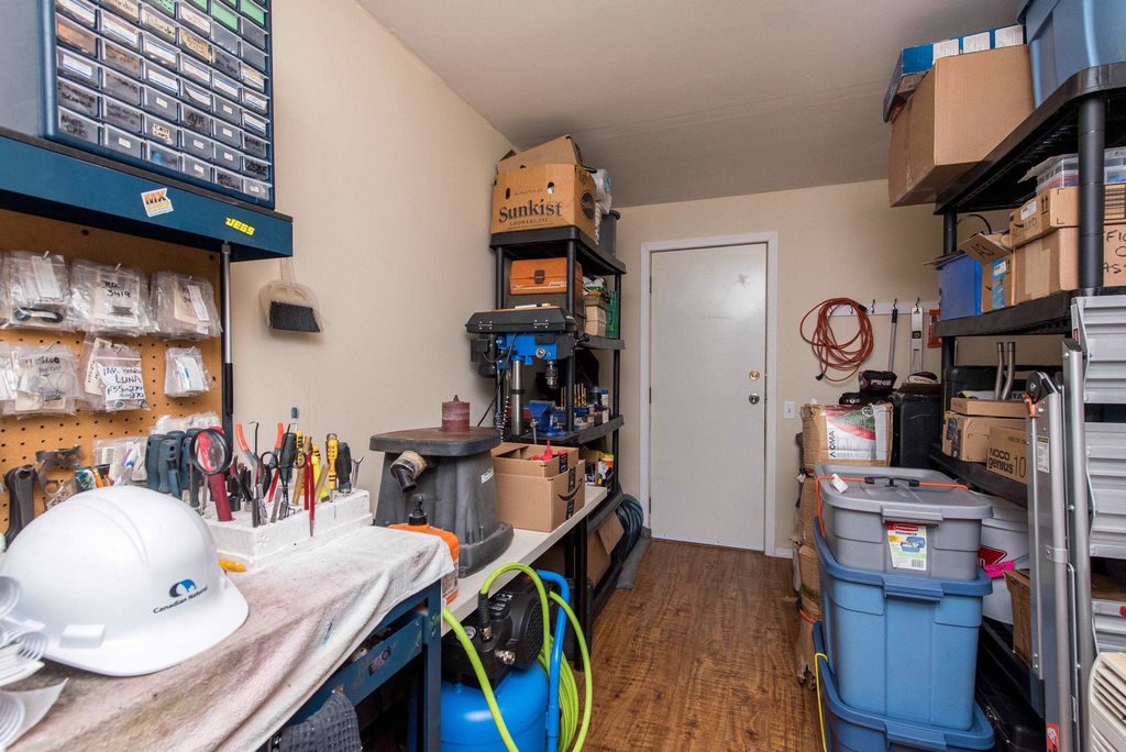 listing image 1106448659747076574