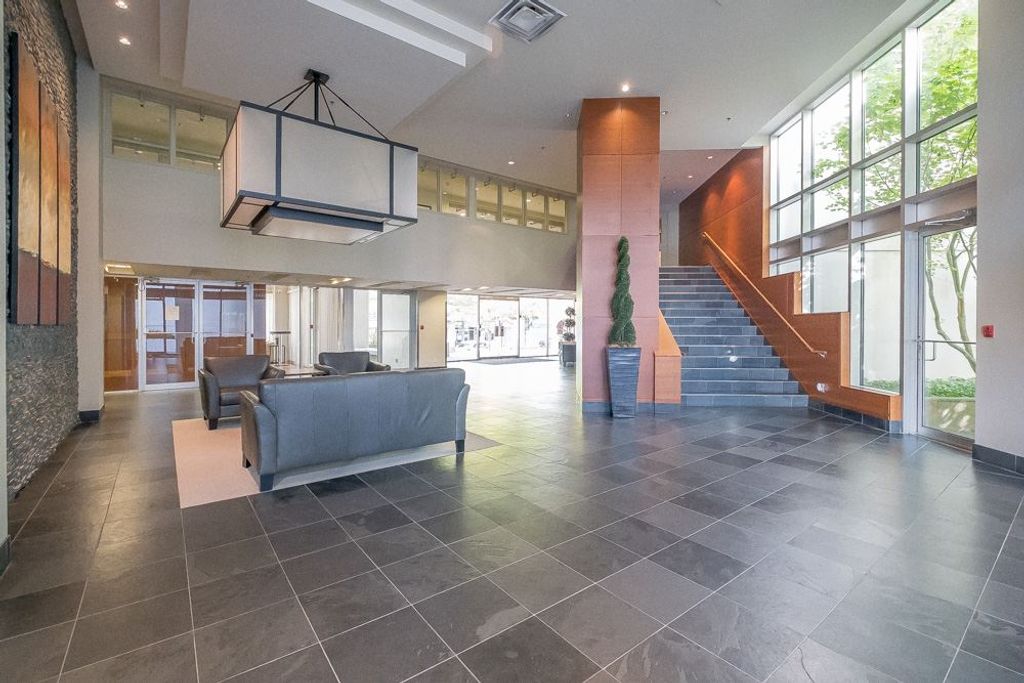 listing image 1108086318361865136