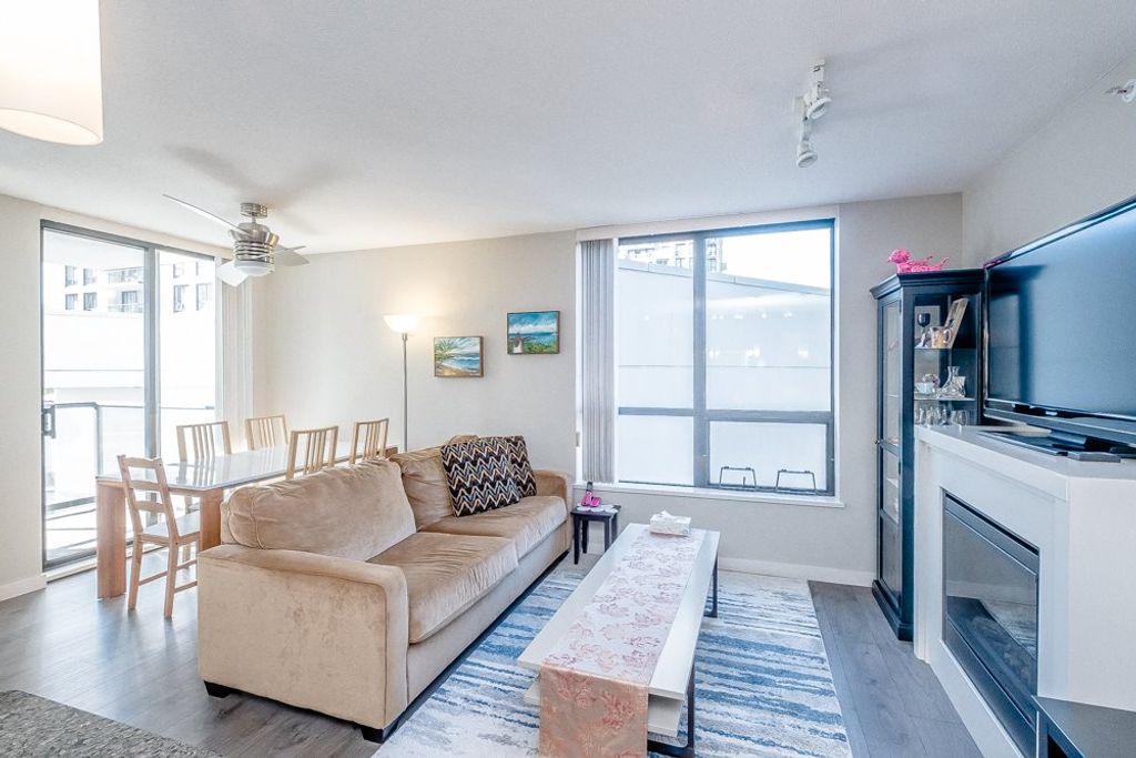 listing image 1101890705803258378