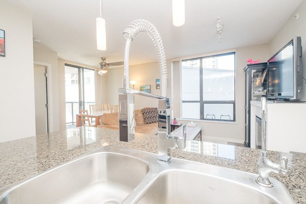 listing image 1100960107081072268