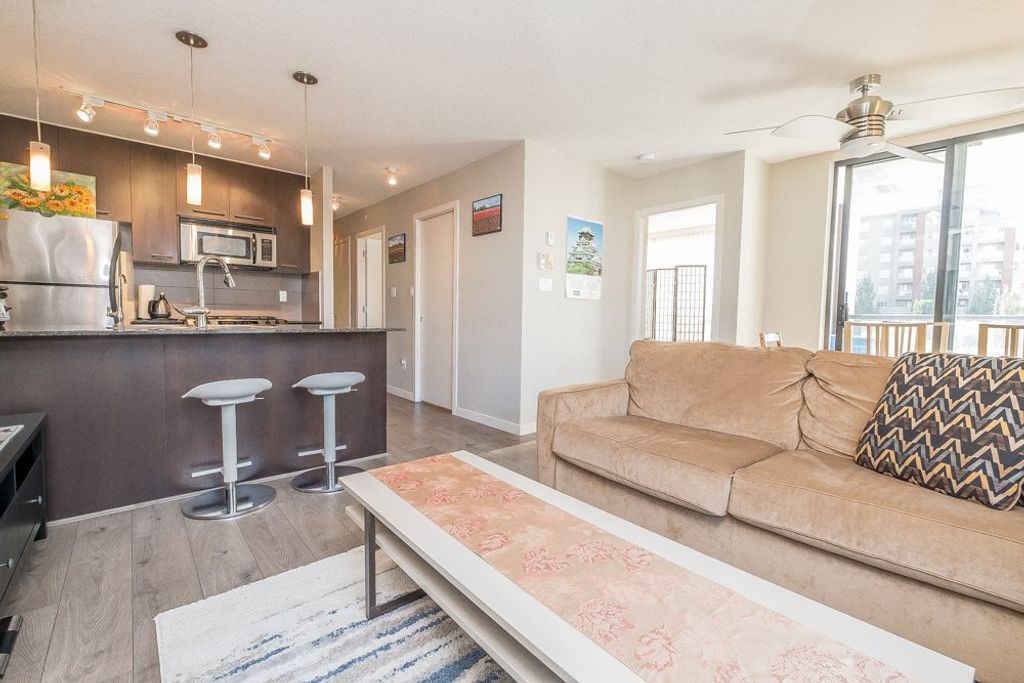 listing image 1103245852685648260