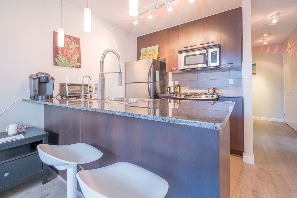 listing image 1102504574799889089
