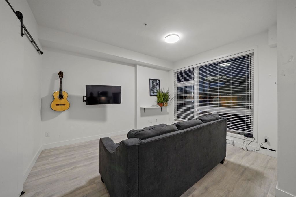 listing image 1109828626492883755