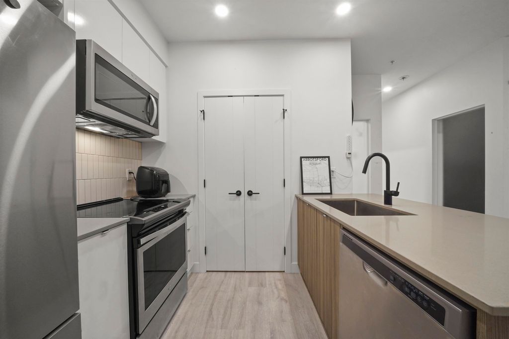 listing image 1106895773555383654