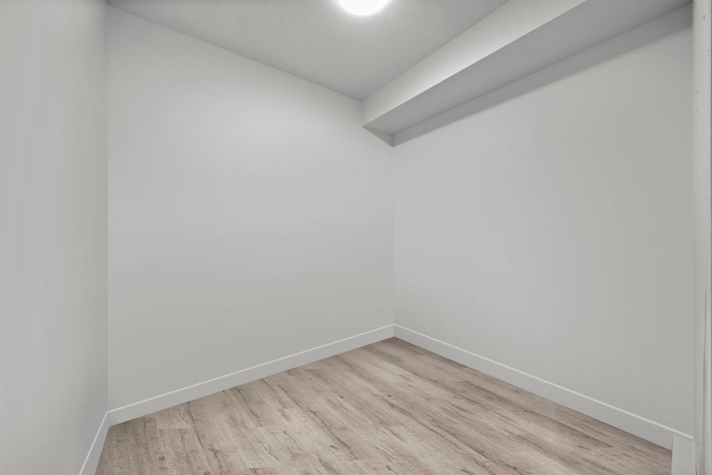 listing image 1102046341083515260