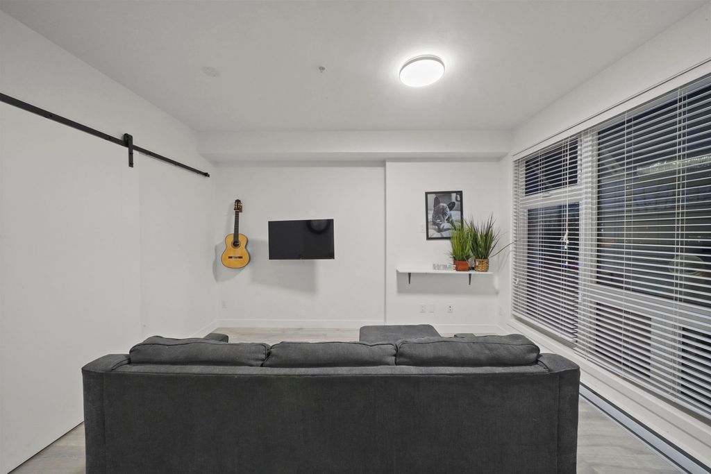 listing image 1106959087011296892