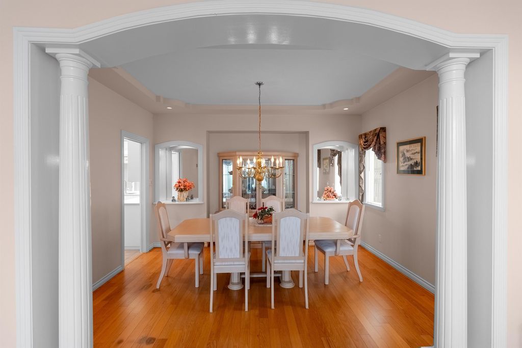 listing image 1106083032396813376
