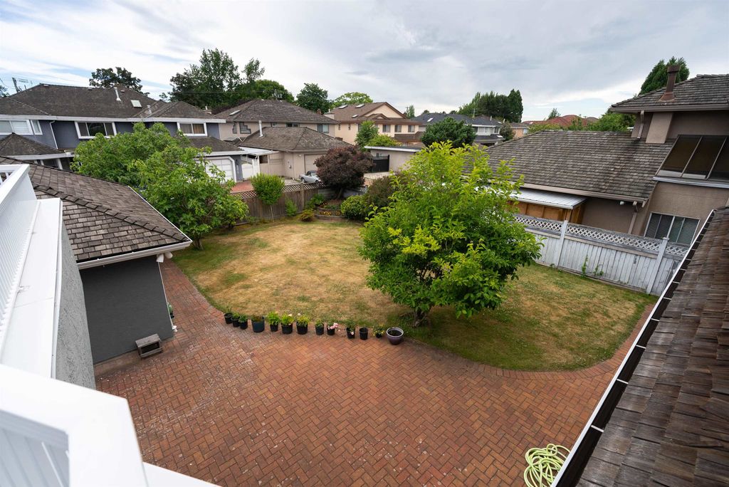 listing image 1100715384392696946