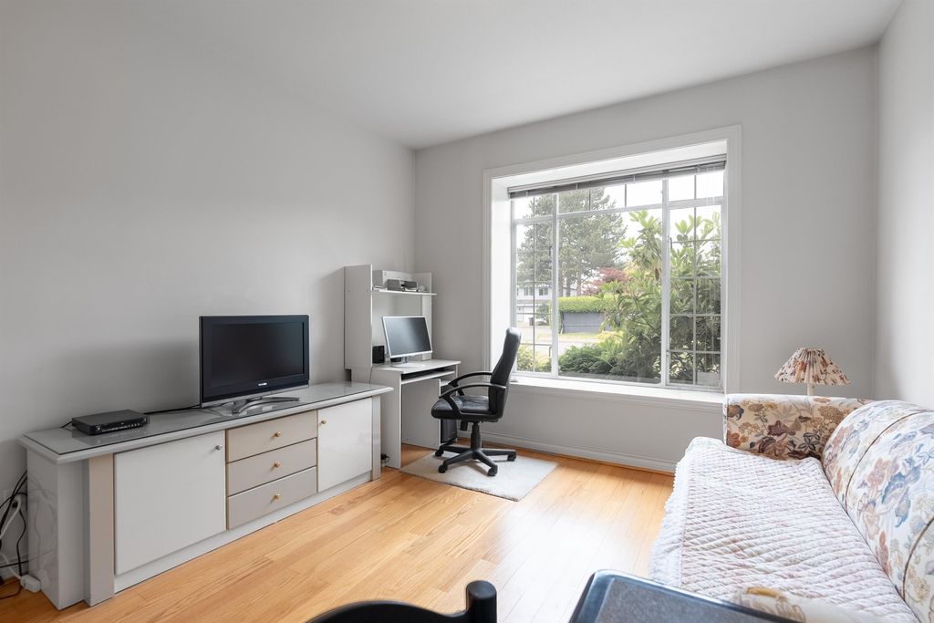 listing image 1102756609960175840