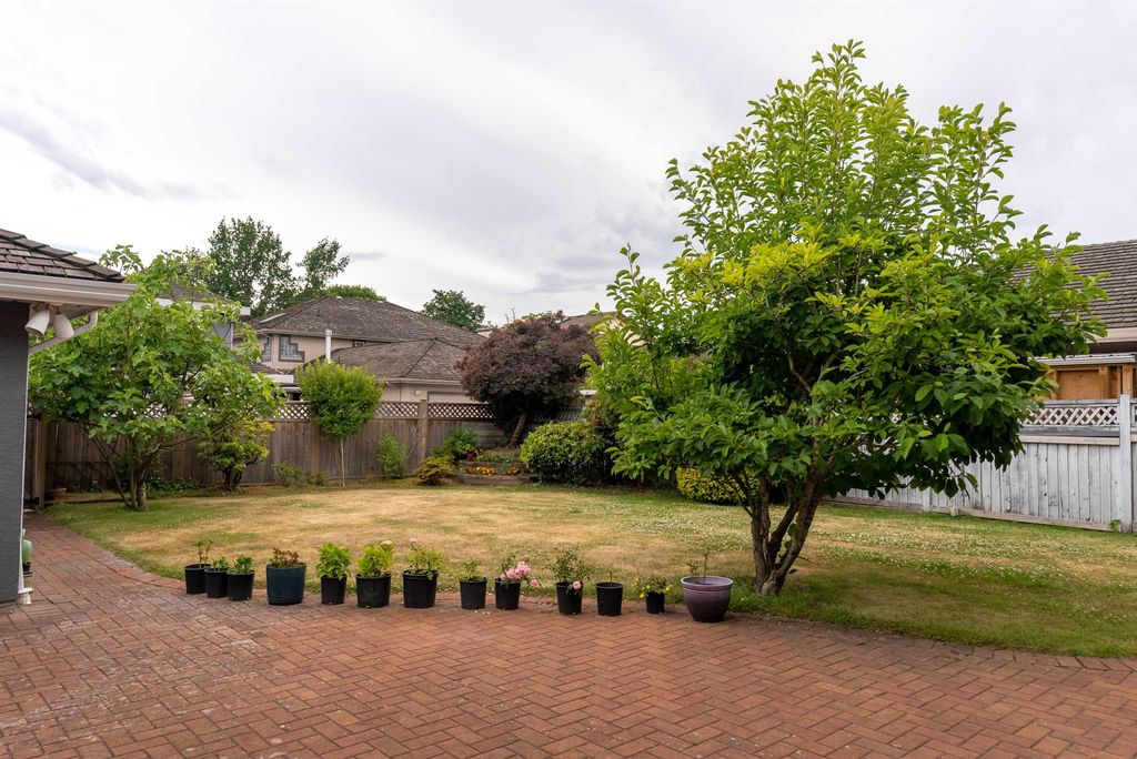 listing image 1102543270266100384