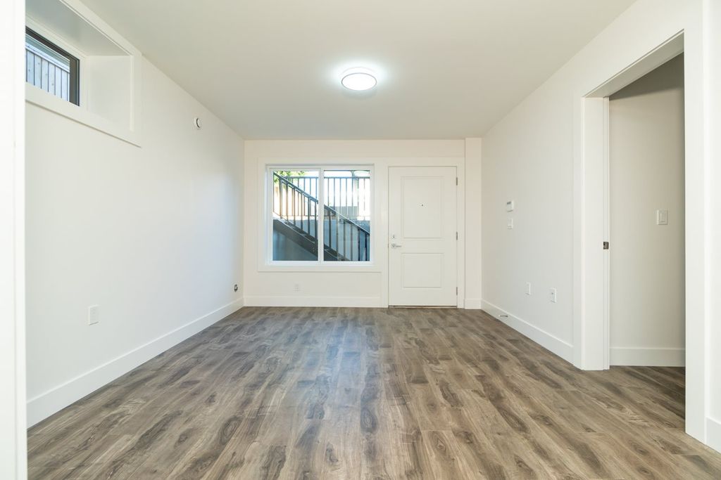 listing image 1101539357372790782