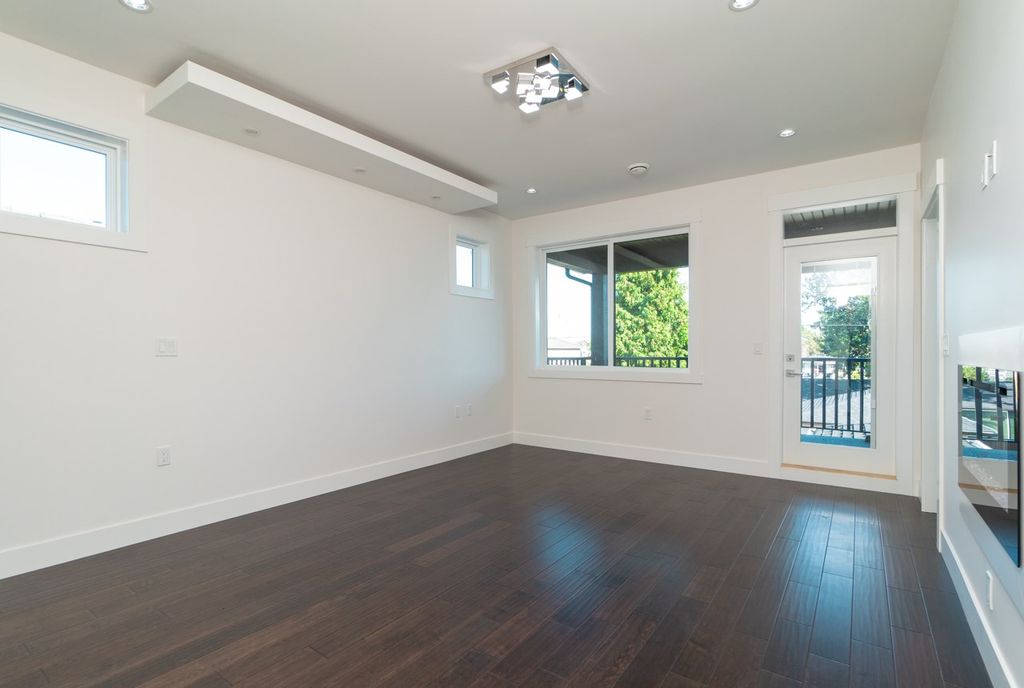 listing image 1103532897414060826