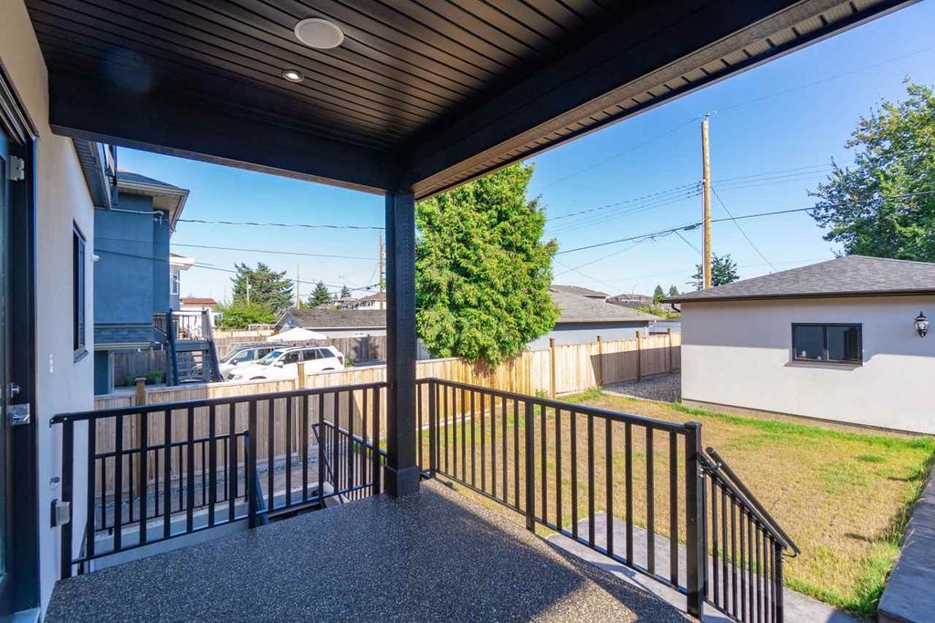listing image 1102875825237440505