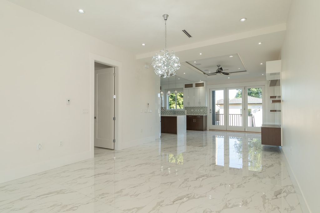 listing image 1101893901508800307