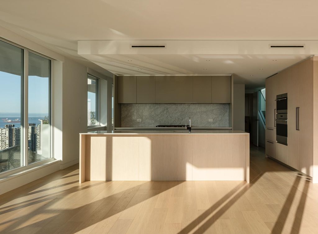 listing image 1106860953994995271