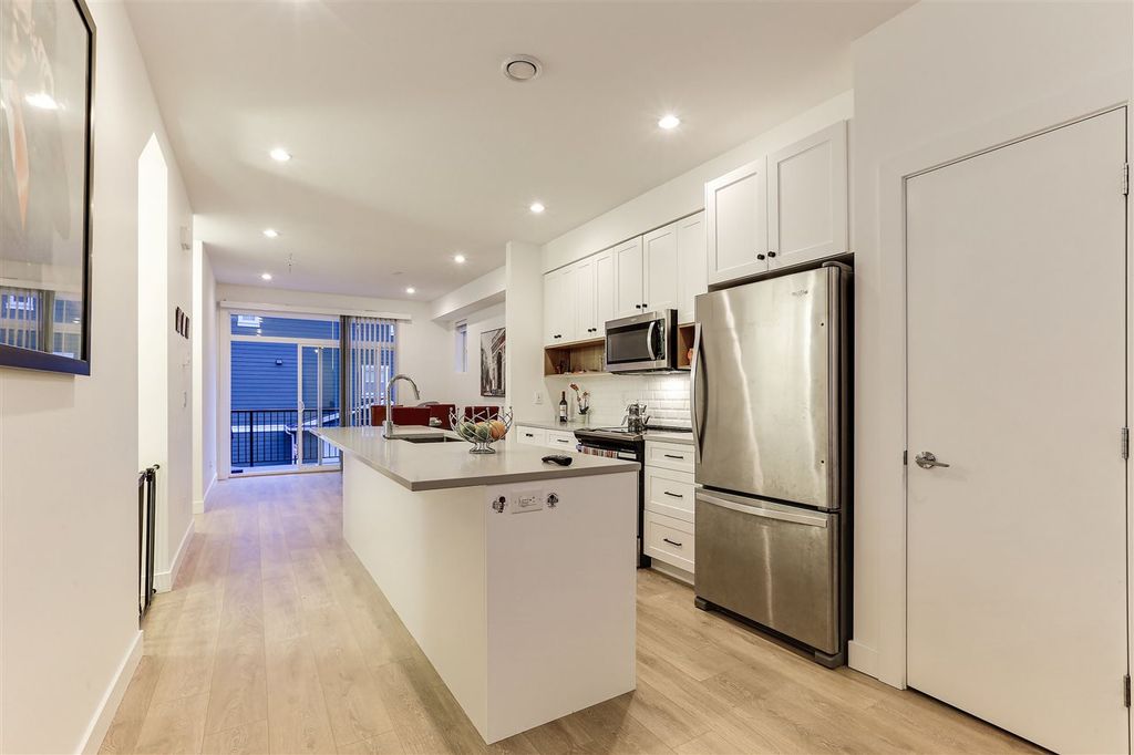 listing image 1106759369254192590