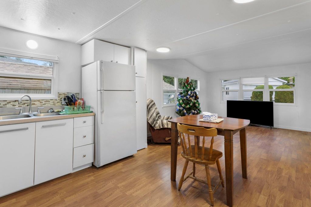 listing image 1107771586294484242