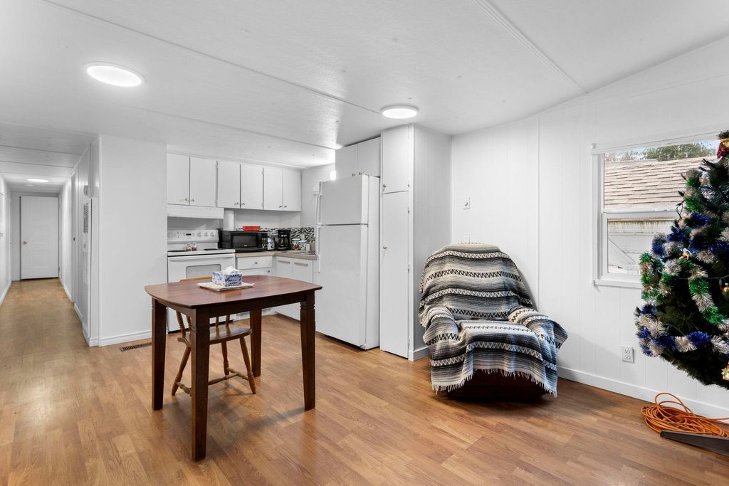 listing image 1106895648008490386