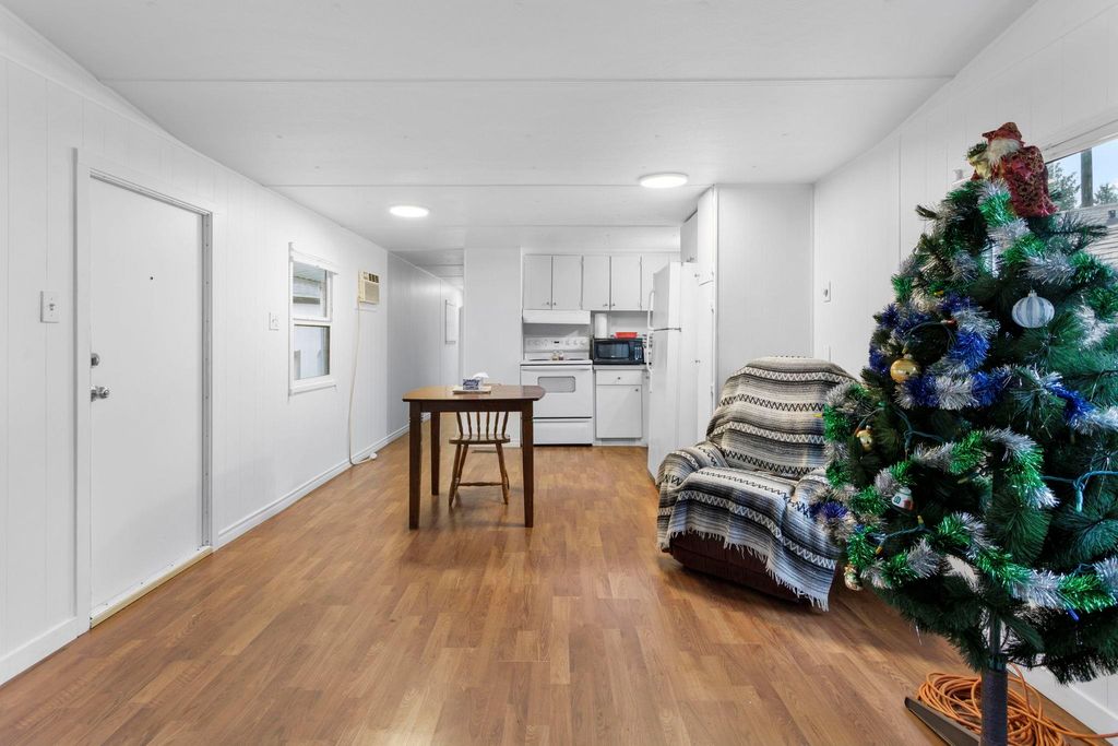 listing image 1102874211642133185