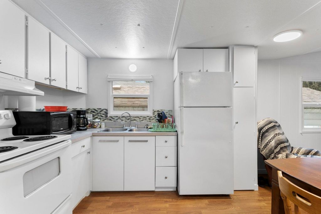 listing image 1108279345504591279