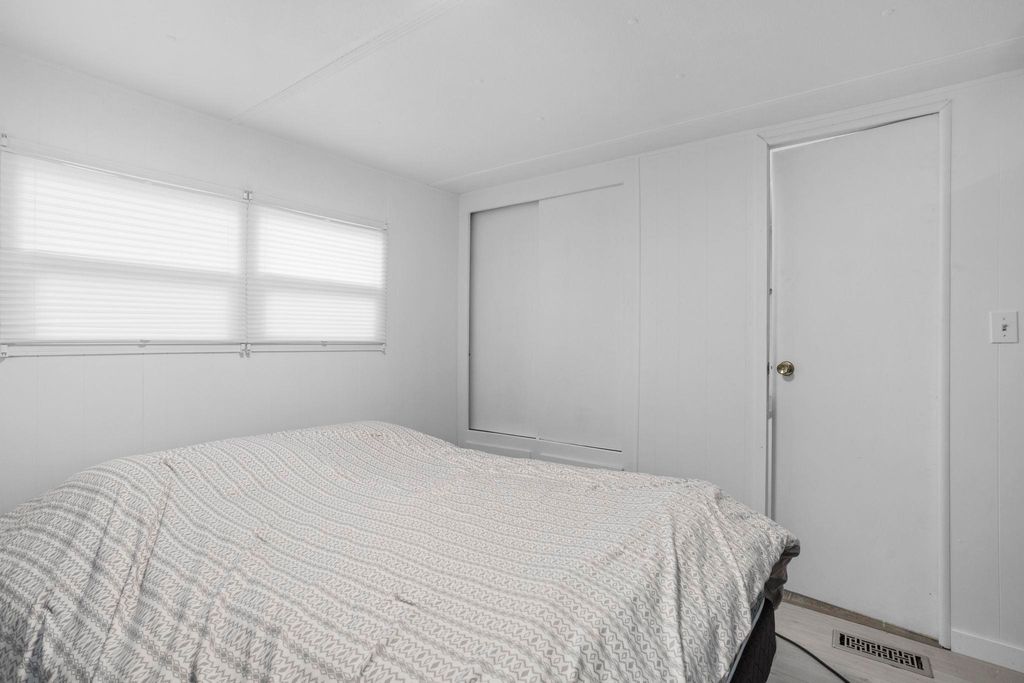 listing image 1102252397052264403