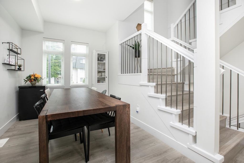 listing image 1100568050935866080