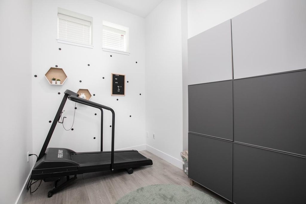 listing image 1103716112280730623