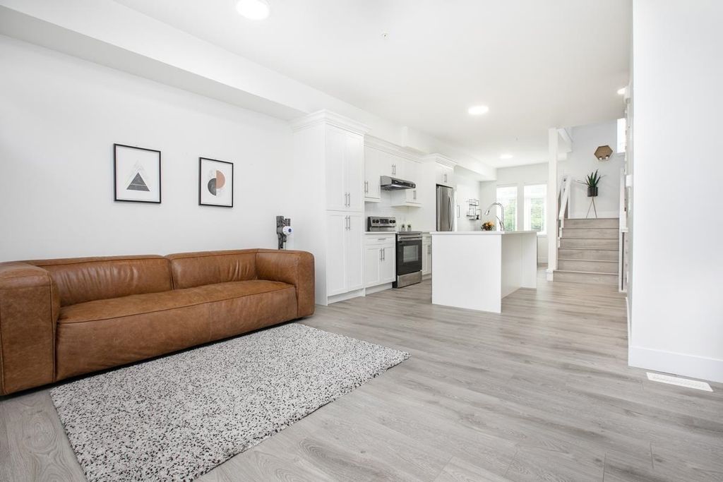 listing image 1102581233978071332