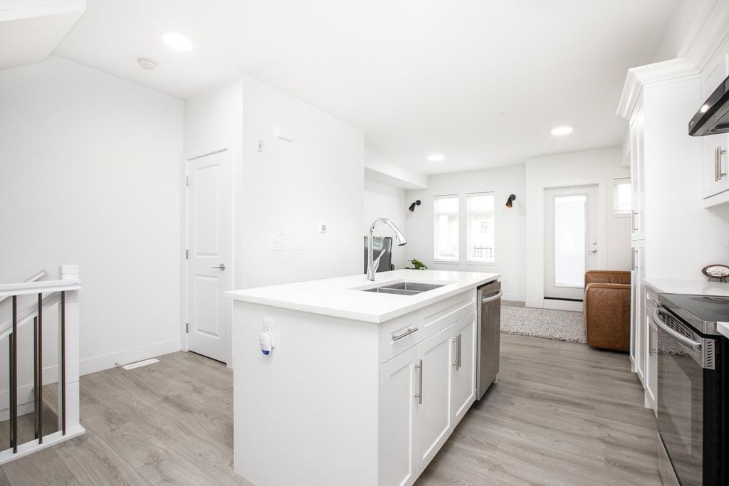 listing image 1103943861195795545