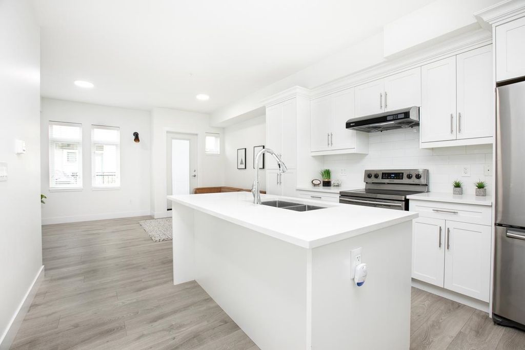 listing image 1107350182231371999