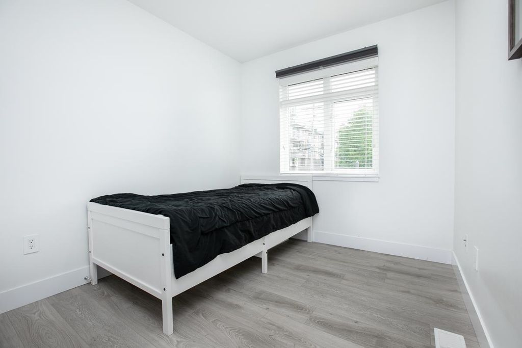 listing image 1107564801436822056