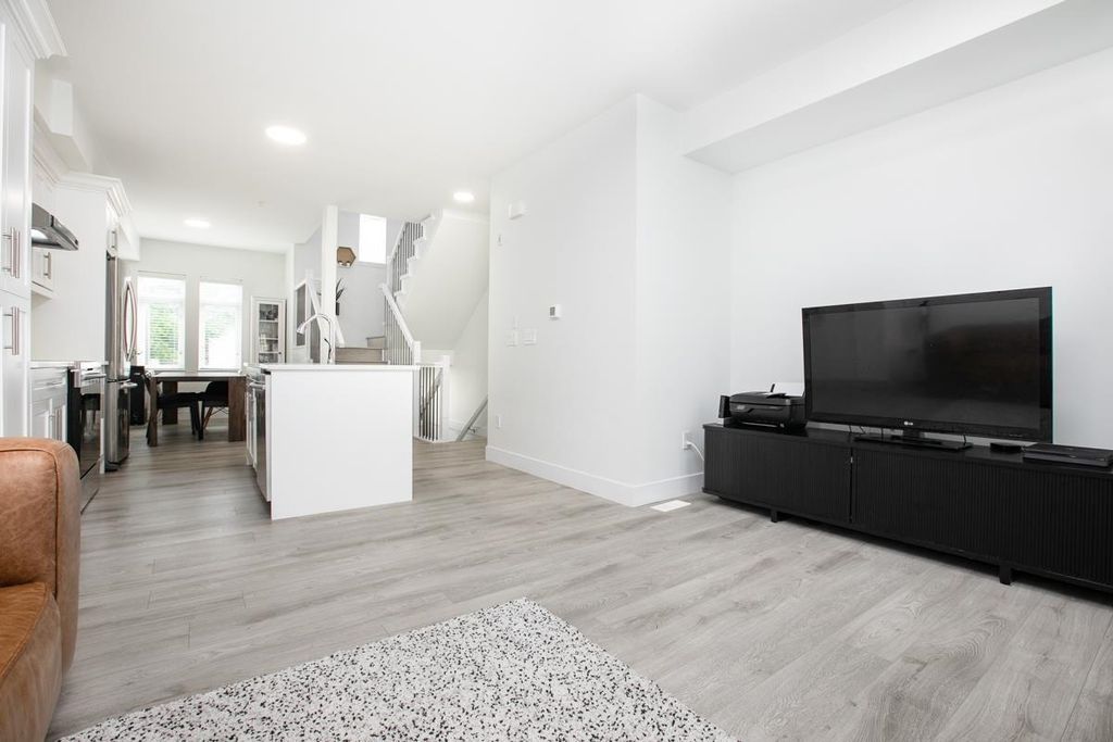 listing image 1100995825231461199