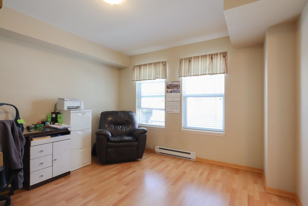 listing image 1102993877050997538