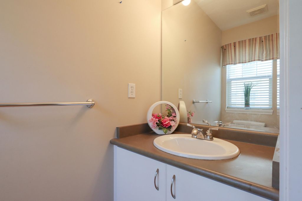 listing image 1104351734422590556
