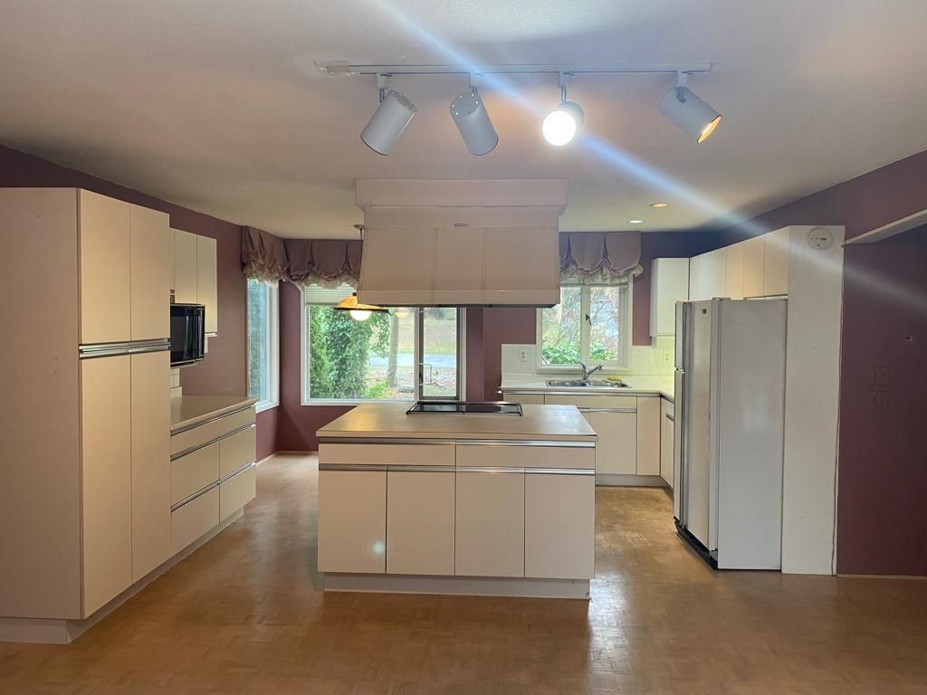 listing image 1105869602400419837