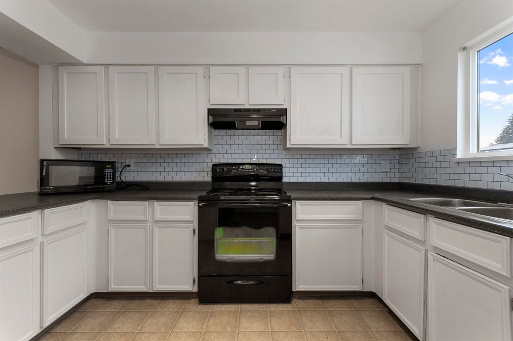 listing image 1103899277576631497