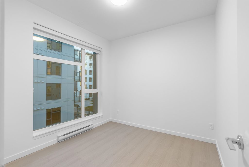 listing image 1104270759541963329