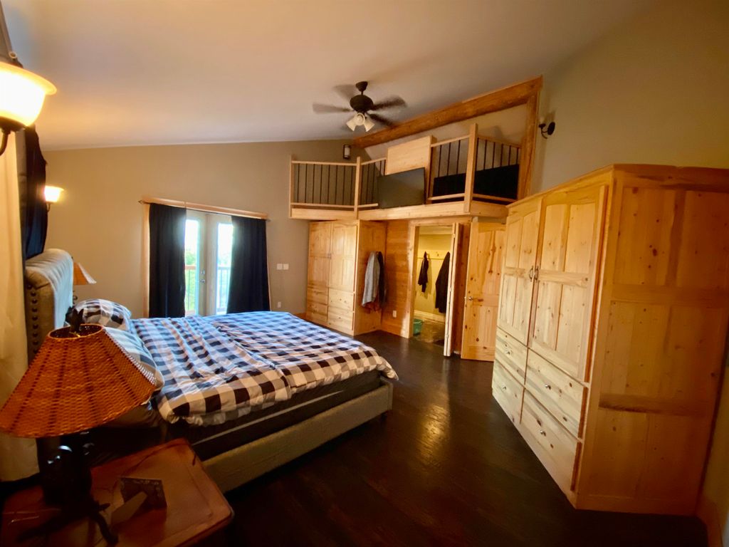listing image 1106398477374213742